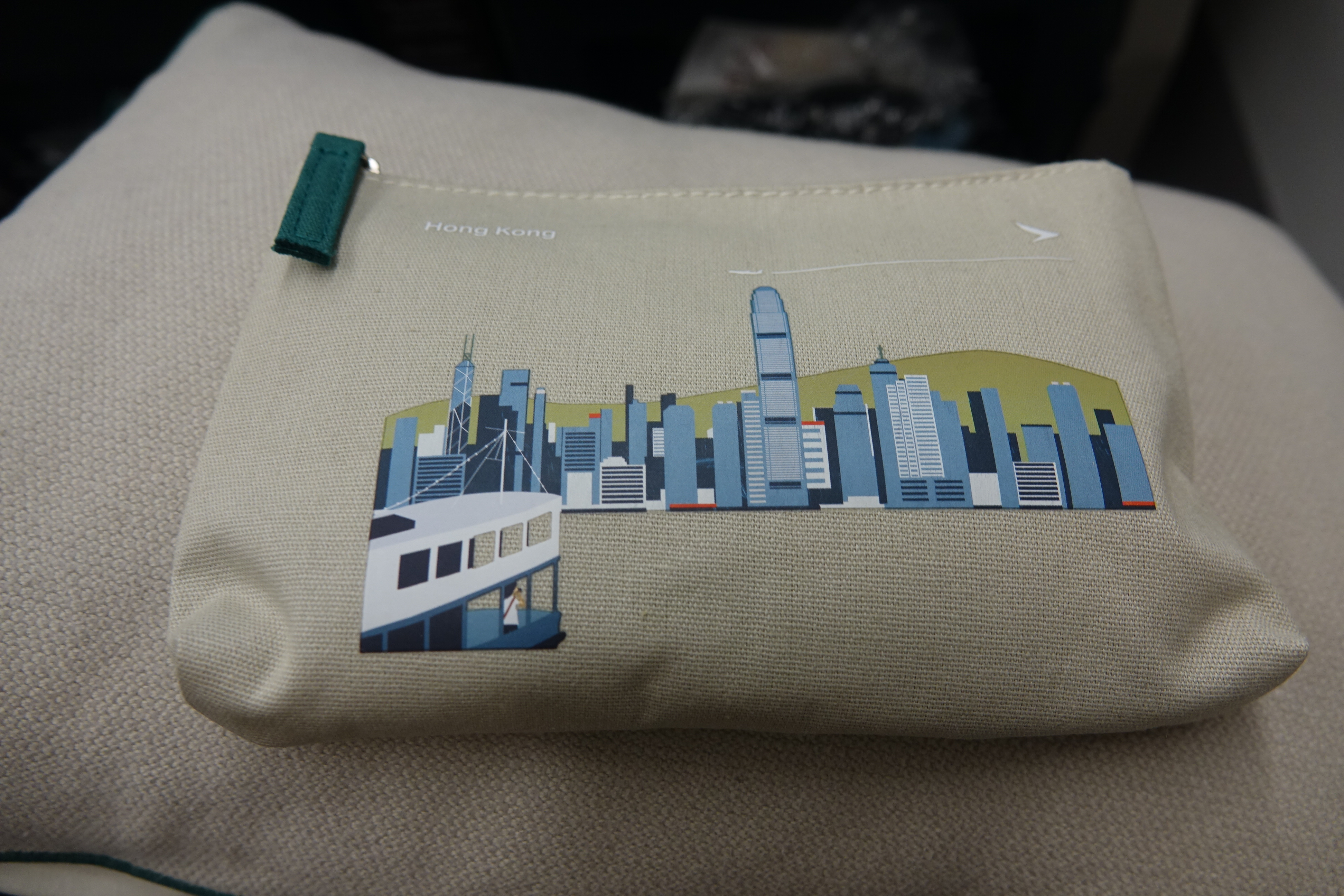a small bag with a picture of a city