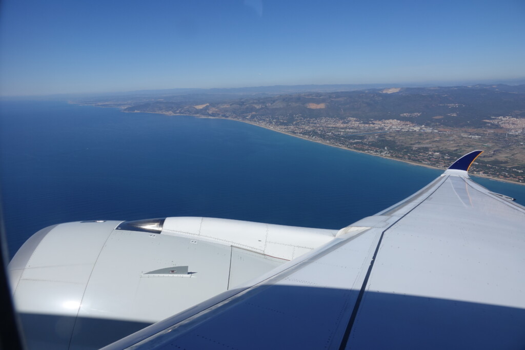 an airplane wing and body of water